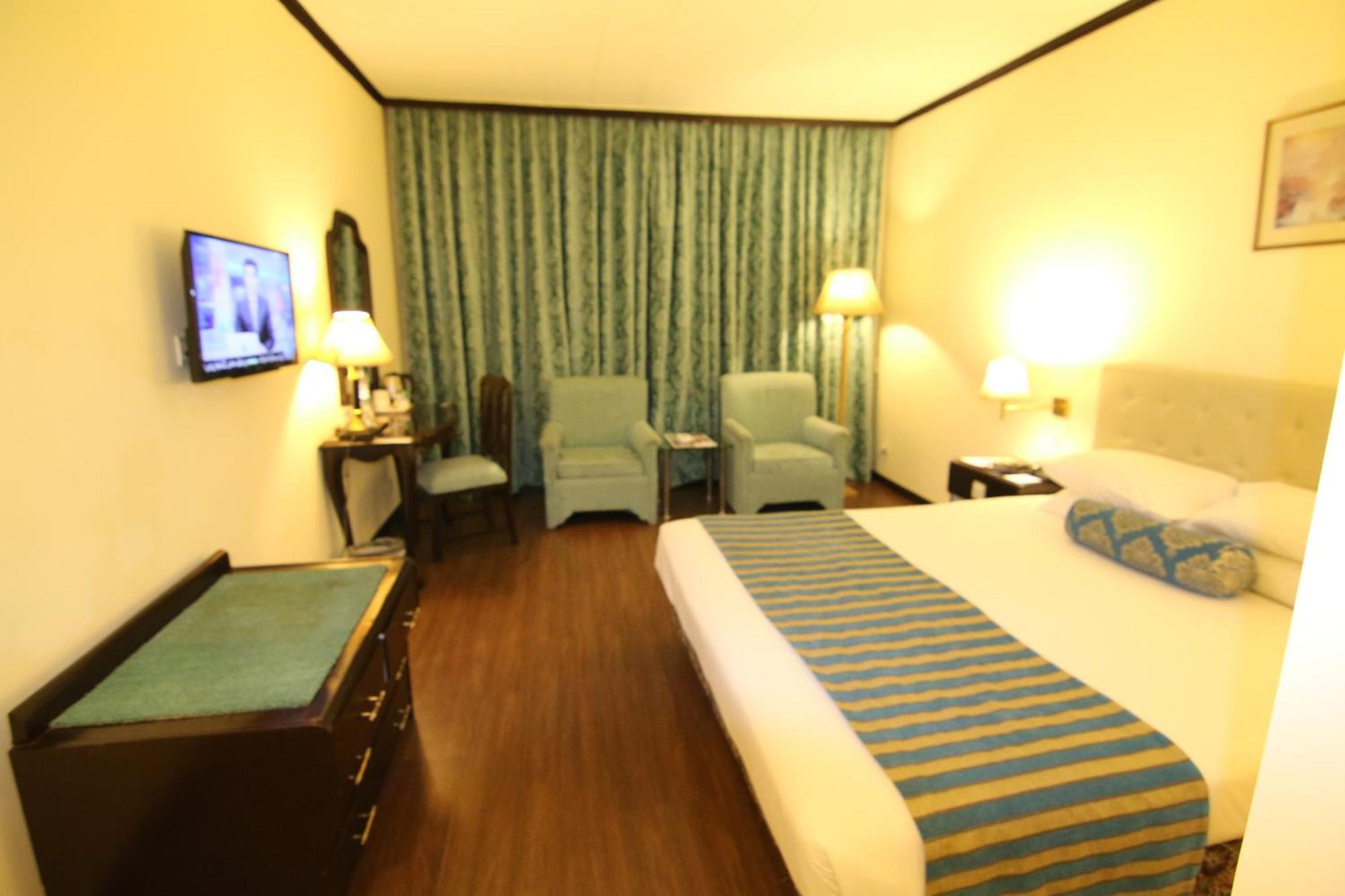 Islamabad Hotel Exterior photo